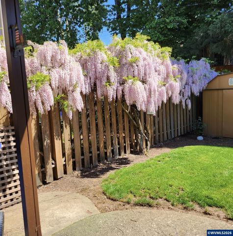 1030 Morningside Dr SE, Salem, OR 97302