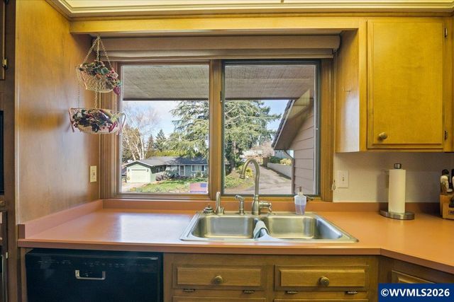 1030 Morningside Dr SE, Salem, OR 97302