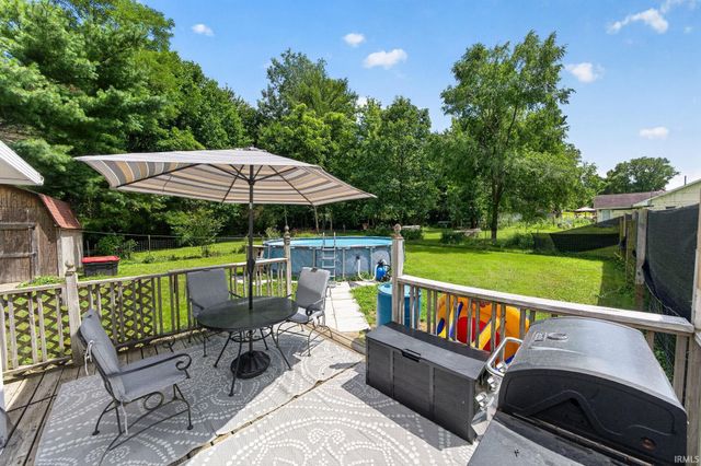 2816 S Locust Road, South Bend, IN 46614