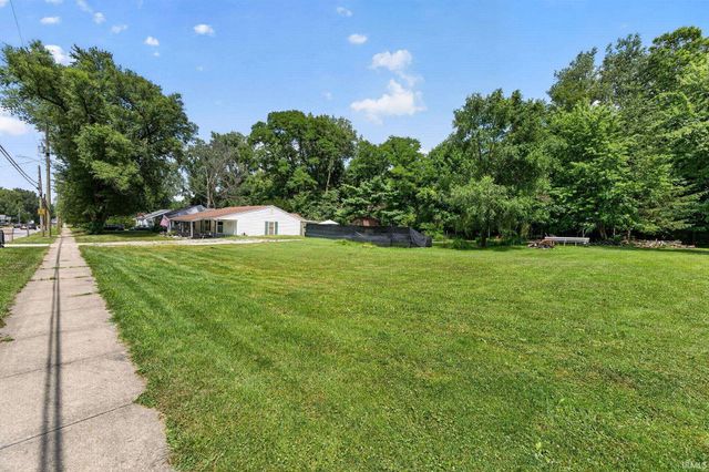 2816 S Locust Road, South Bend, IN 46614