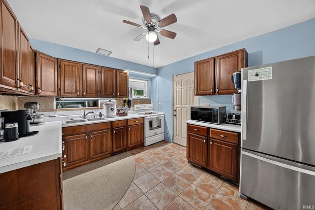 2816 S Locust Road, South Bend, IN 46614
