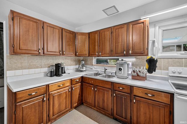 2816 S Locust Road, South Bend, IN 46614