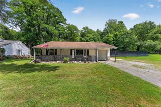 2816 S Locust Road, South Bend, IN 46614