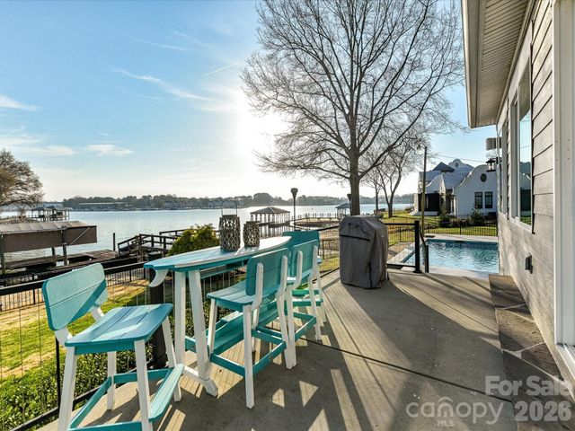 18014 Whispering Oaks Drive, Cornelius, NC 28031