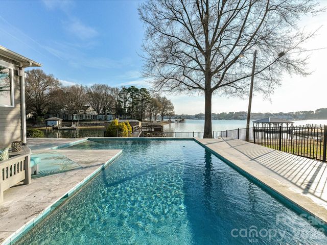 18014 Whispering Oaks Drive, Cornelius, NC 28031