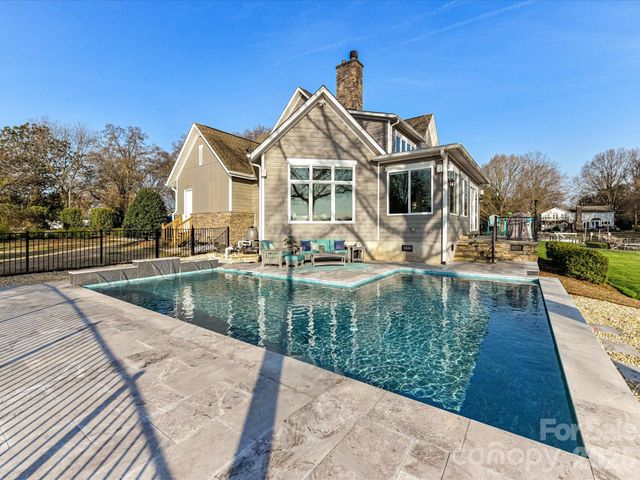 18014 Whispering Oaks Drive, Cornelius, NC 28031