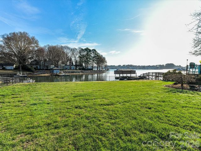 18014 Whispering Oaks Drive, Cornelius, NC 28031