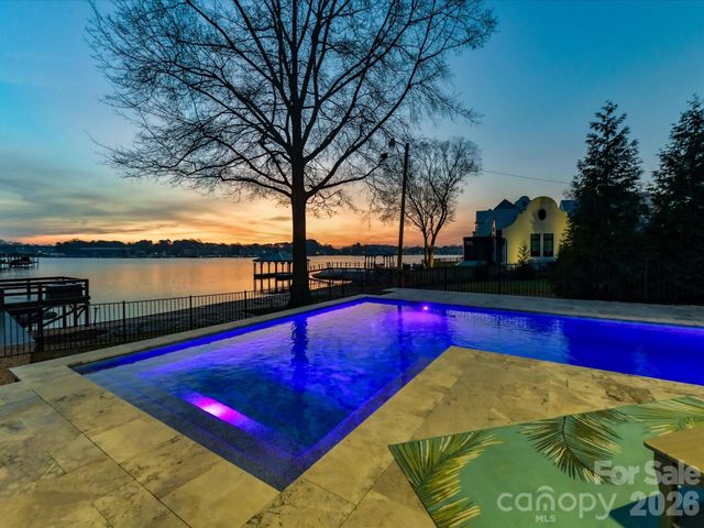 18014 Whispering Oaks Drive, Cornelius, NC 28031