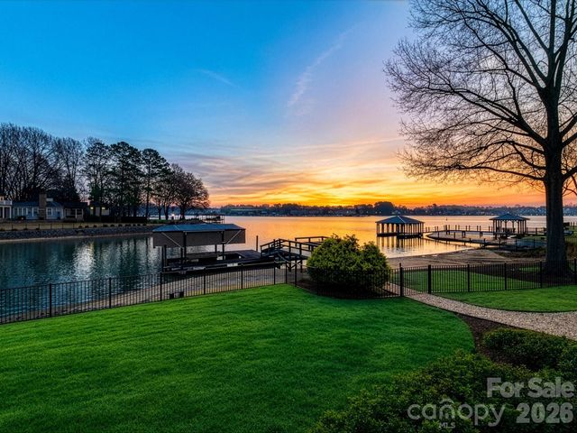 18014 Whispering Oaks Drive, Cornelius, NC 28031