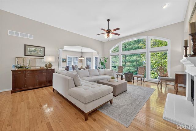 2721 Fairway Oaks Drive, Lake St Louis, MO 63367