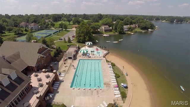 2721 Fairway Oaks Drive, Lake St Louis, MO 63367