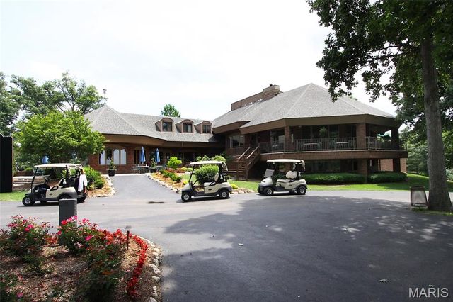 2721 Fairway Oaks Drive, Lake St Louis, MO 63367