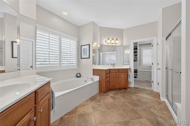 2721 Fairway Oaks Drive, Lake St Louis, MO 63367