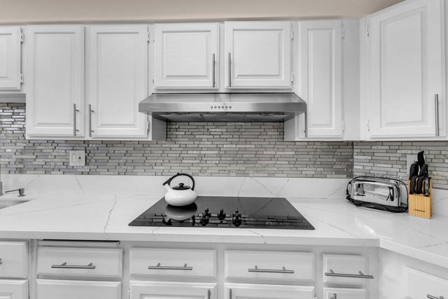 910 Island Drive 112, Rancho Mirage, CA 92270
