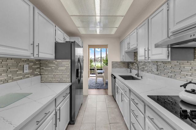 910 Island Drive 112, Rancho Mirage, CA 92270