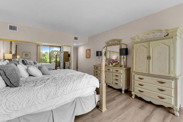 910 Island Drive 112, Rancho Mirage, CA 92270