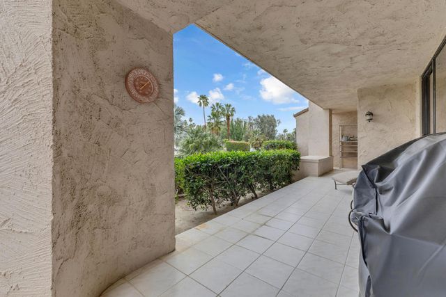 910 Island Drive 112, Rancho Mirage, CA 92270