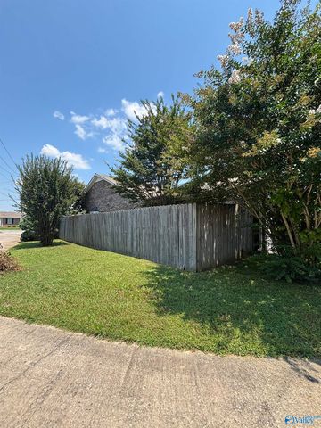 513 Springview Street SW, Decatur, AL 35601