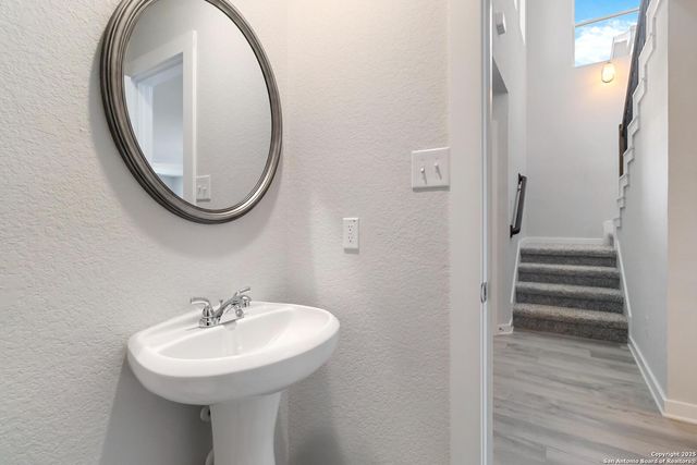 5915 Willow Point Blvd, San Antonio, TX 78219