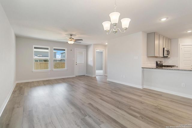 5915 Willow Point Blvd, San Antonio, TX 78219