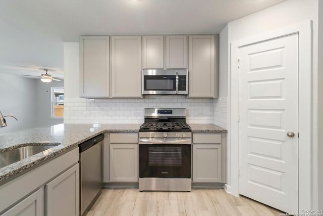 5915 Willow Point Blvd, San Antonio, TX 78219