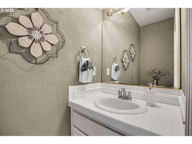 13721 Sw TRACY Pl, Tigard, OR 97223