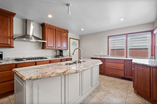 600 FLORENCE Drive, Park Ridge, IL 60068