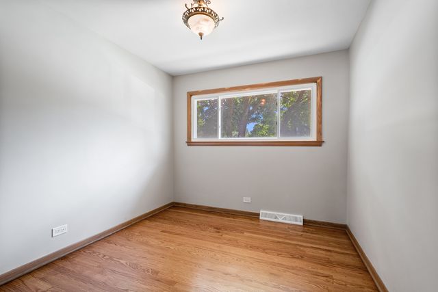 600 FLORENCE Drive, Park Ridge, IL 60068