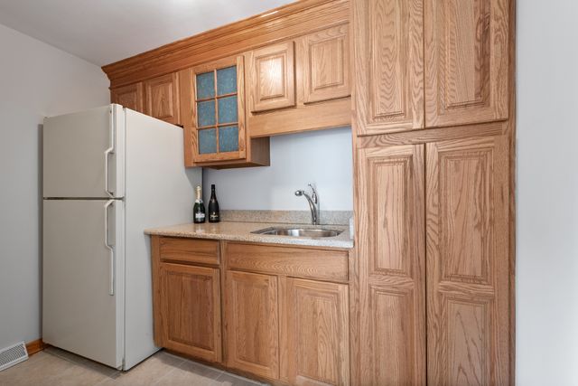 600 FLORENCE Drive, Park Ridge, IL 60068