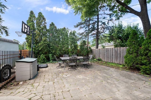 600 FLORENCE Drive, Park Ridge, IL 60068
