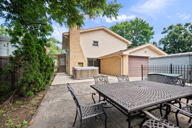 600 FLORENCE Drive, Park Ridge, IL 60068