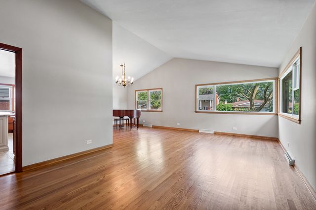 600 FLORENCE Drive, Park Ridge, IL 60068
