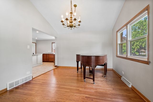 600 FLORENCE Drive, Park Ridge, IL 60068