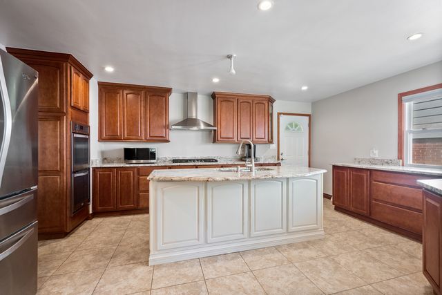 600 FLORENCE Drive, Park Ridge, IL 60068