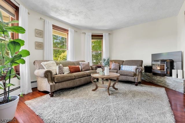 224 Alpha St, Alpha Boro, NJ 08865