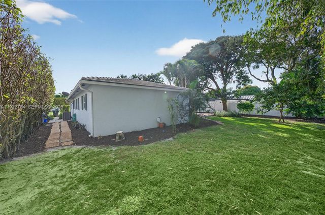 969 NW 8th St, Boca Raton, FL 33486