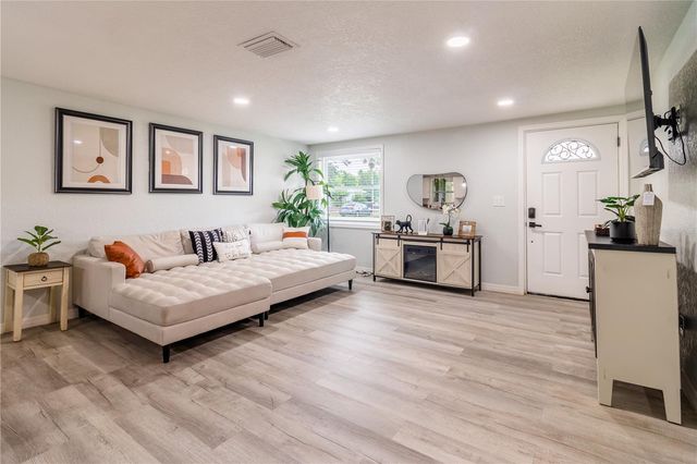 219 S WEBB ROAD, Plant City, FL 33566