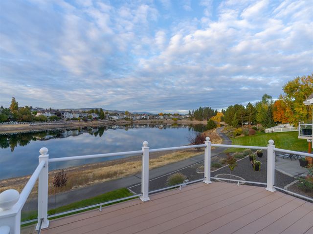 837 S Shelley Lake Ln, Veradale, WA 99037