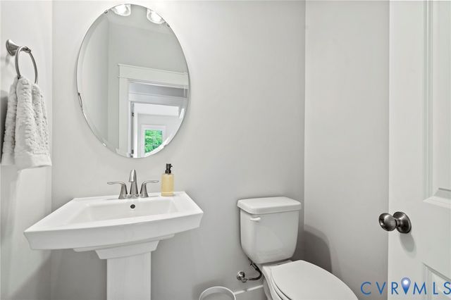 8561 Roden Dr, Mechanicsville, VA 23111