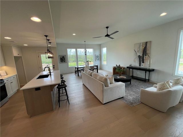 2152 Black Walnut Drive, Liberty, MO 64068