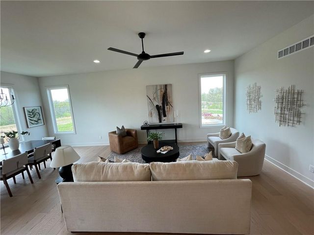2152 Black Walnut Drive, Liberty, MO 64068