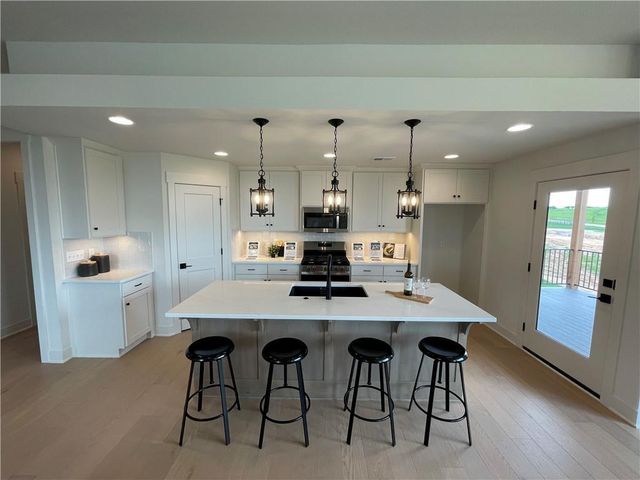 2152 Black Walnut Drive, Liberty, MO 64068