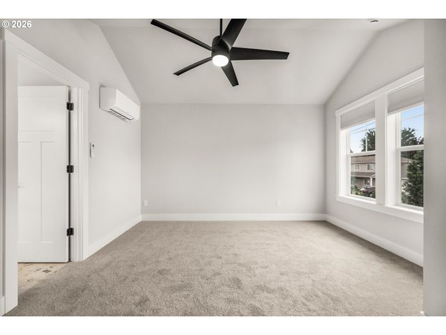 6931 N POWERS St, Portland, OR 97203