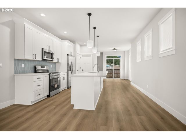 6931 N POWERS St, Portland, OR 97203