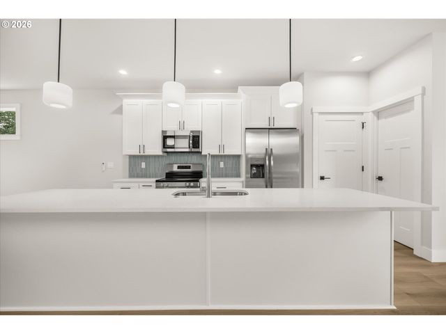6931 N POWERS St, Portland, OR 97203