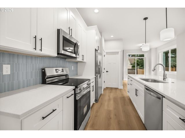 6931 N POWERS St, Portland, OR 97203