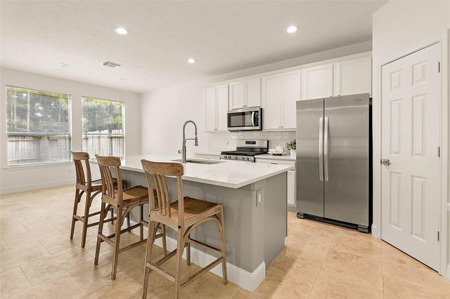 127 Ledgestone Place, The Woodlands, TX 77382