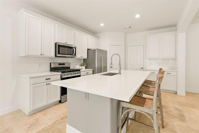 127 Ledgestone Place, The Woodlands, TX 77382