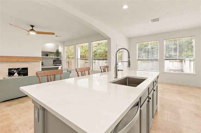 127 Ledgestone Place, The Woodlands, TX 77382