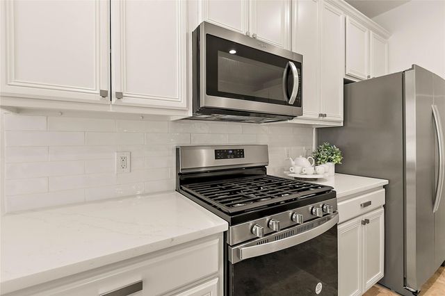 127 Ledgestone Place, The Woodlands, TX 77382